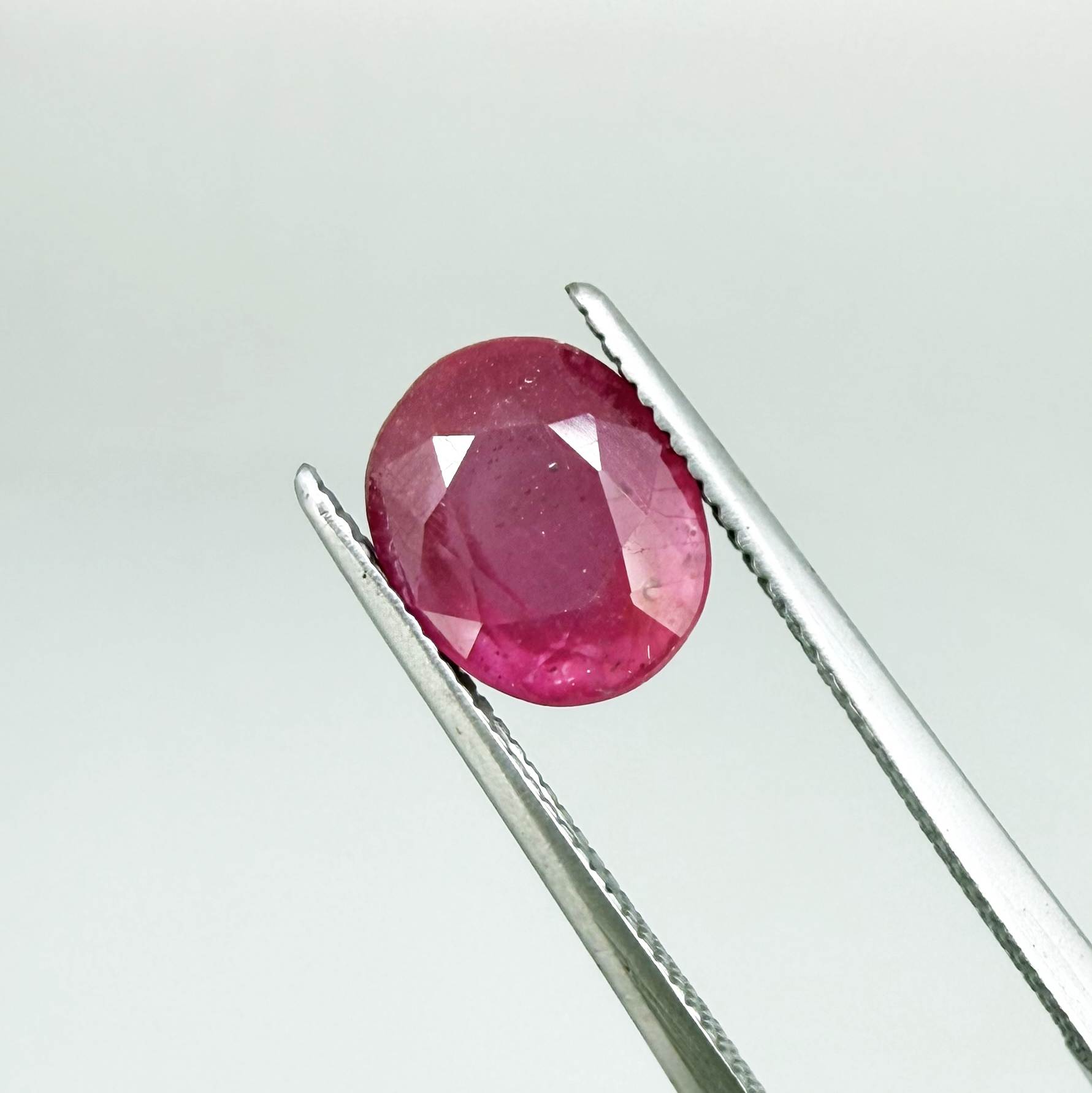 Oval pinkish red ruby from Mozambique with lively color, natural inclusions and soft brilliance.