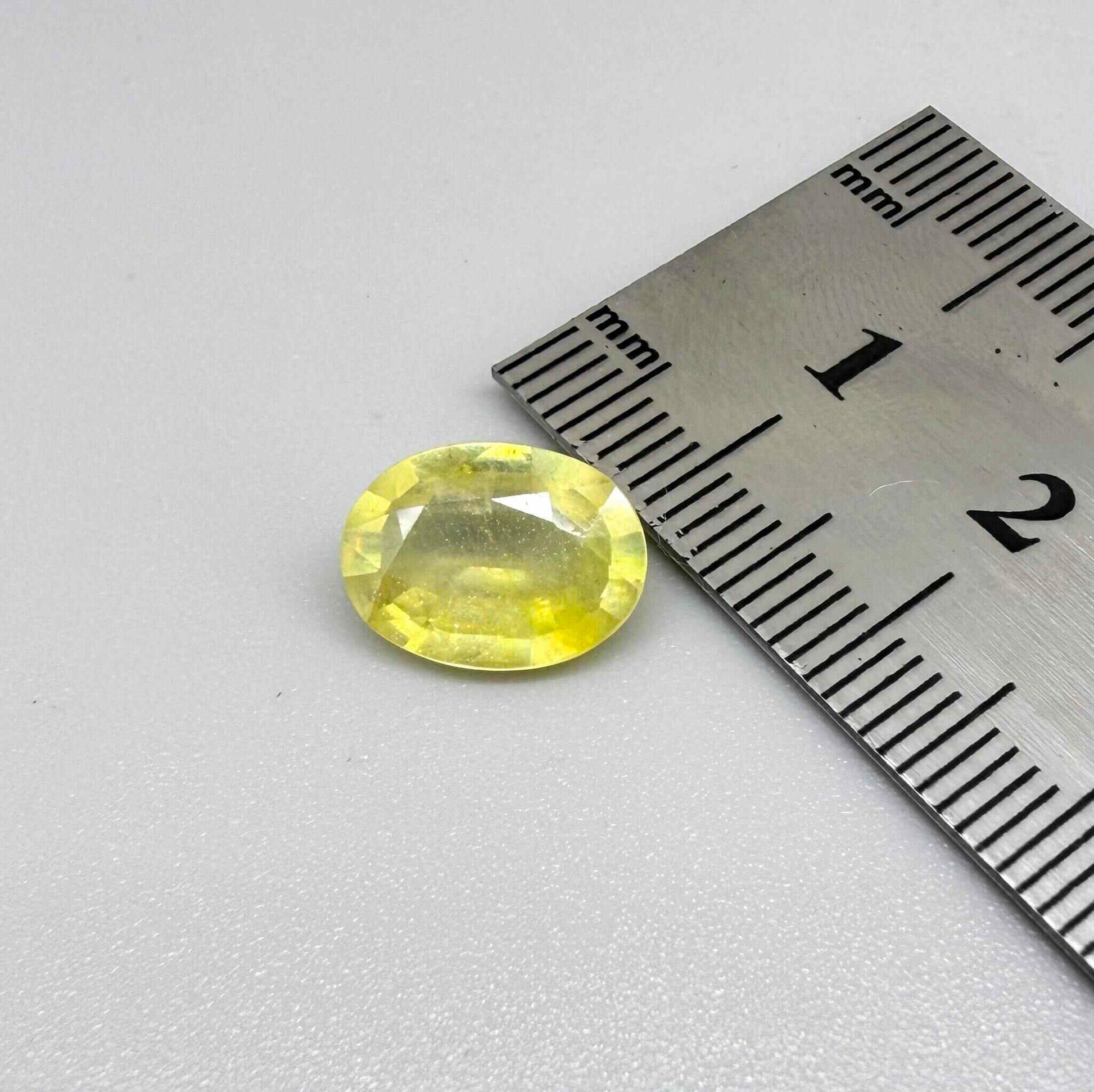 Oval yellow sapphire from Africa, 4ct, with bright lemon-yellow color, slight natural inclusions and a transparent to lightly silky appearance.