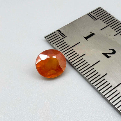 Oval orange sapphire from Africa, 4ct, with vivid orange to mandarin color, visible natural inclusions and a transparent to slightly silky appearance.