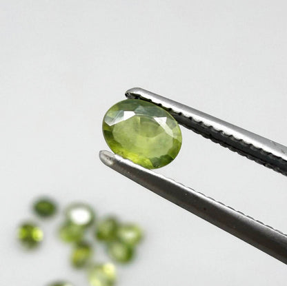 Lot of oval green sapphires from Thailand, 3.02ct total weight, unheated, with fresh to olive-green tones, mostly eye-clean to lightly included and transparent appearance.