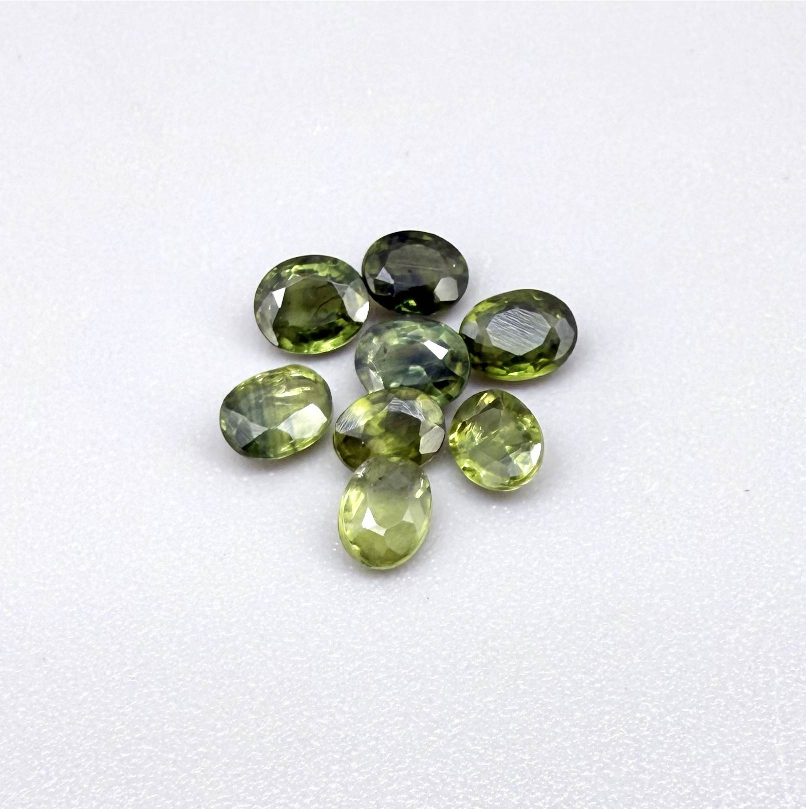 Lot of oval green sapphires from Thailand, 3.02ct total weight, unheated, with fresh to olive-green tones, mostly eye-clean to lightly included and transparent appearance.