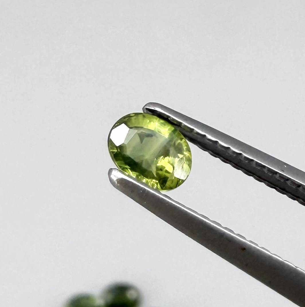 Lot of oval green sapphires from Thailand, 3.02ct total weight, unheated, with fresh to olive-green tones, mostly eye-clean to lightly included and transparent appearance.