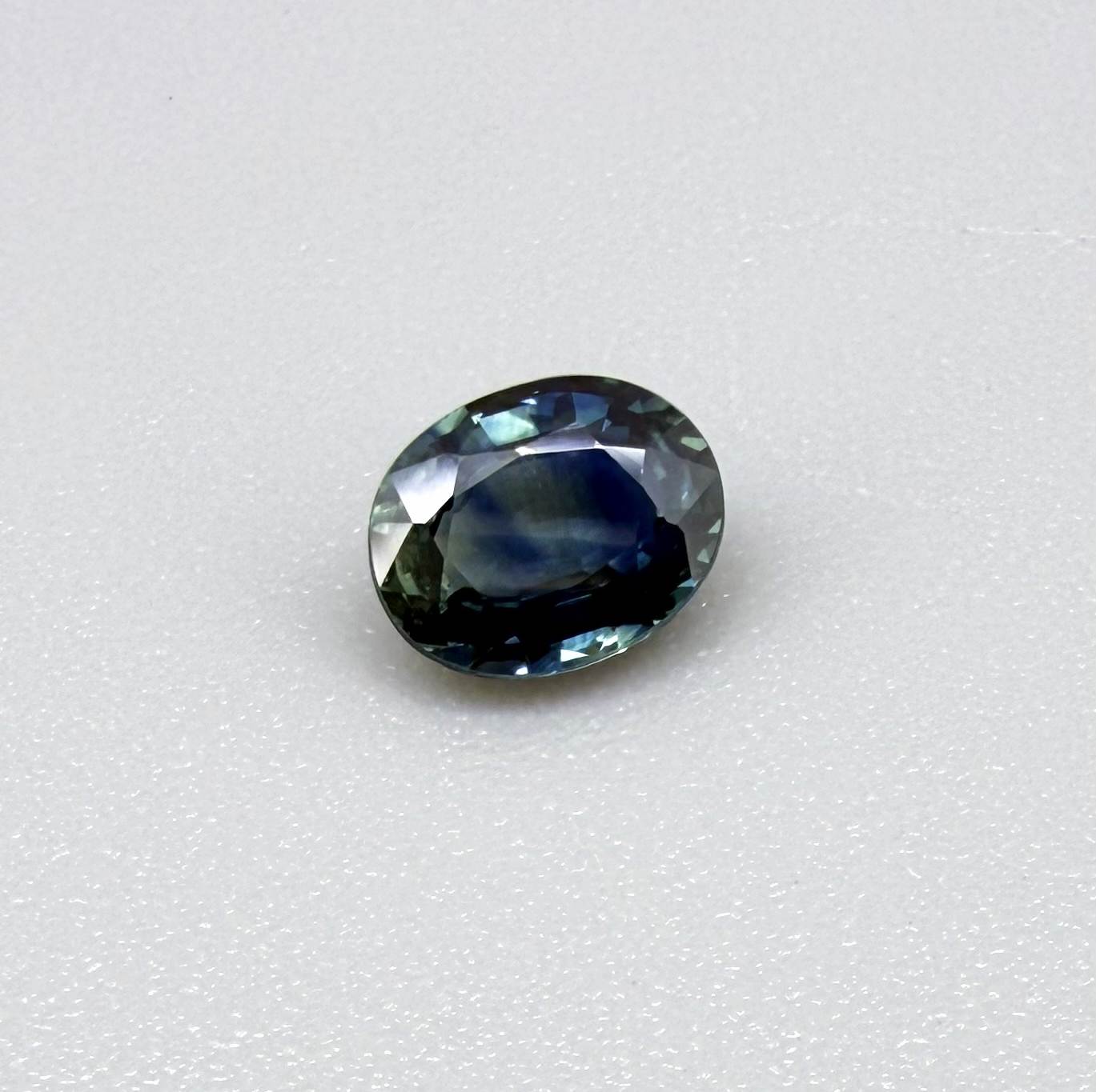 Heated blue sapphire from Mambila Nigeria oval cut 0.85 ct with vivid teal-blue flashes and brilliant natural luster