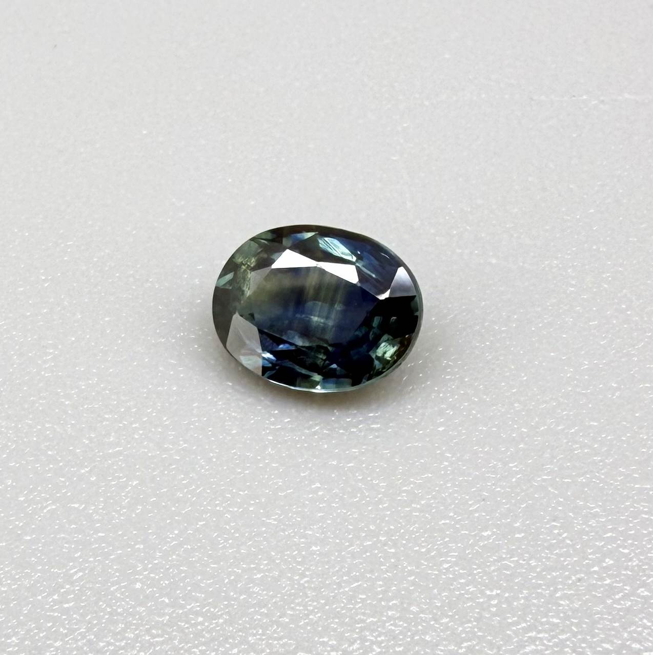 Heated blue sapphire from Mambila Nigeria oval cut 0.85 ct with vivid teal-blue flashes and brilliant natural luster