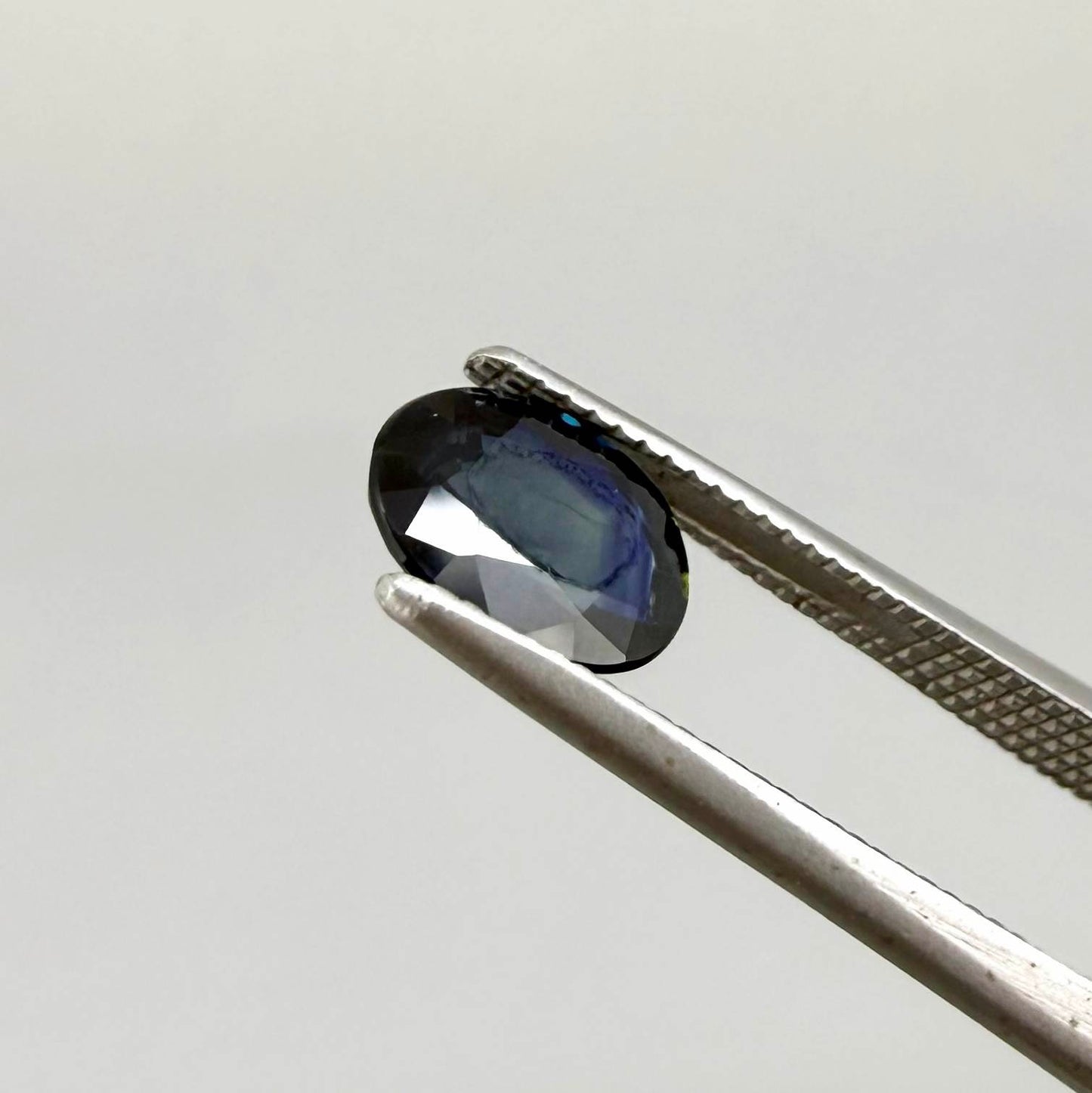 Untreated dark blue Thailand sapphire oval cut 1.02 ct with elegant inky blue color and vivid blue reflections