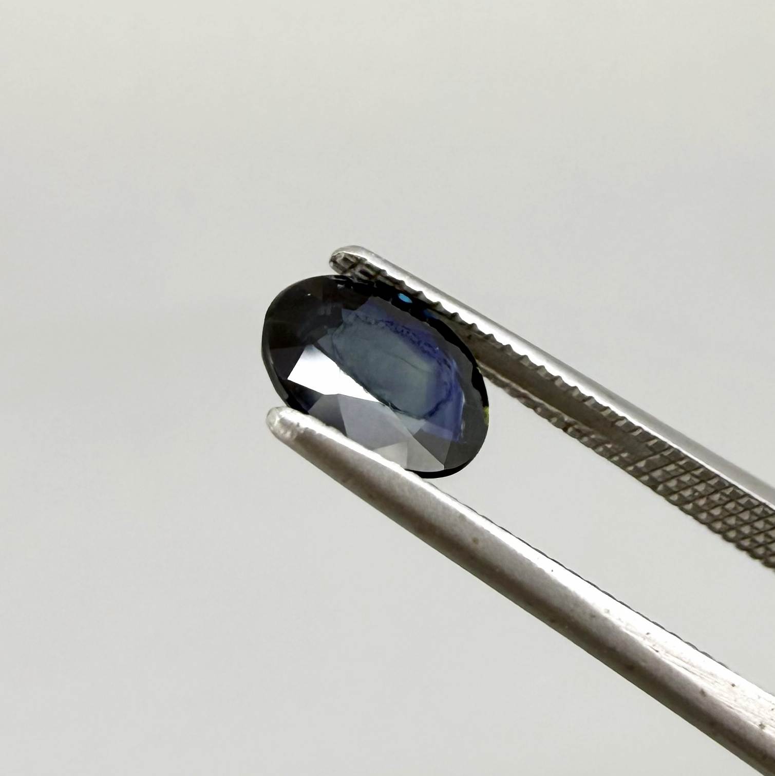 Untreated dark blue Thailand sapphire oval cut 1.02 ct with elegant inky blue color and vivid blue reflections