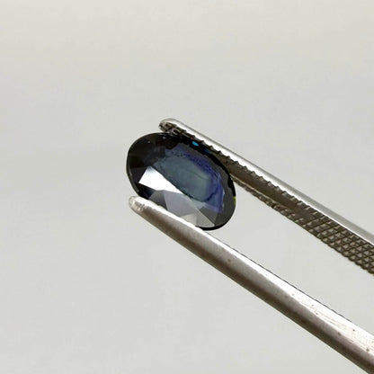 Untreated dark blue Thailand sapphire oval cut 1.02 ct with elegant inky blue color and vivid blue reflections