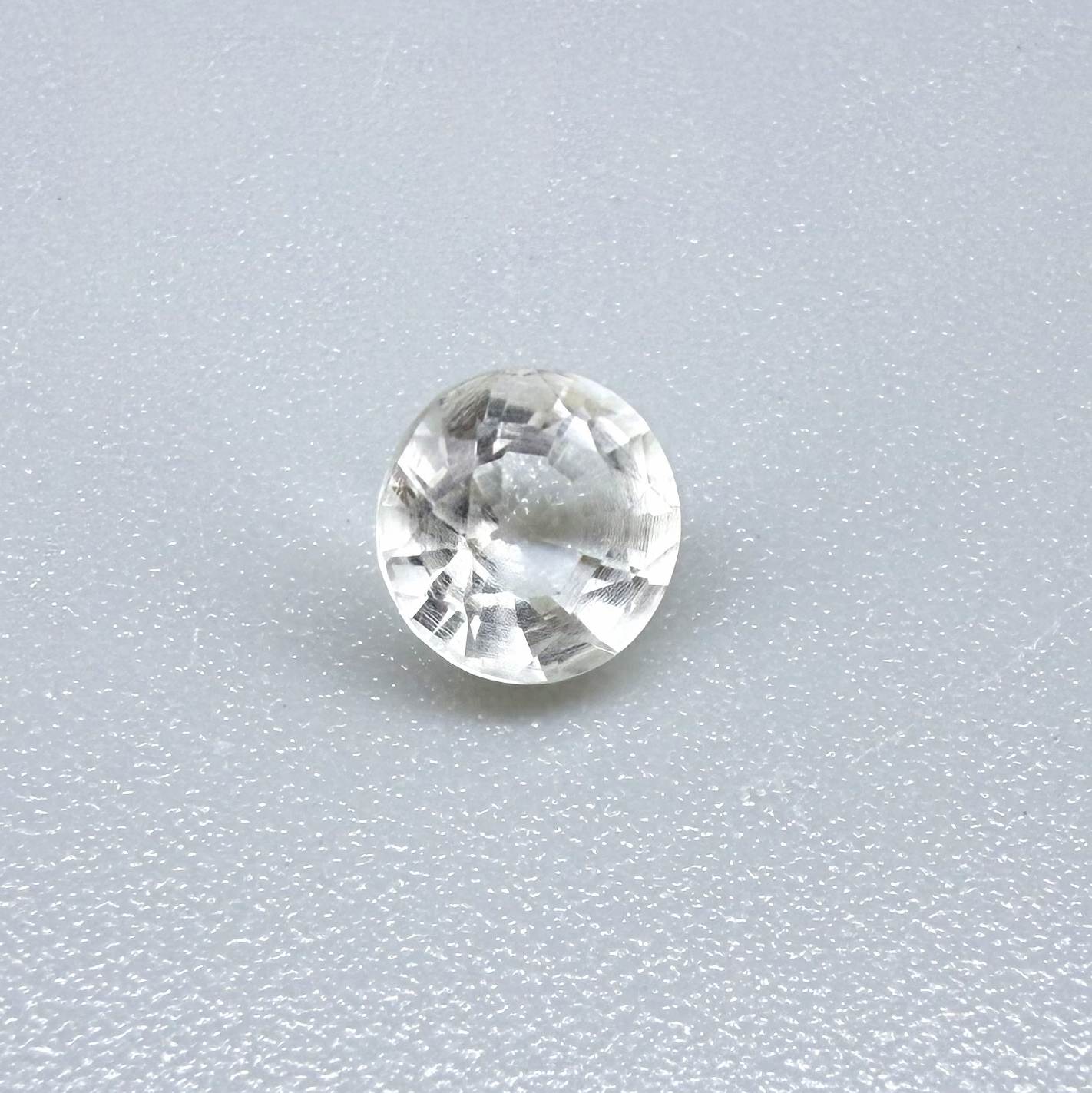 Natural White Aquamarine gemstone, round cut 