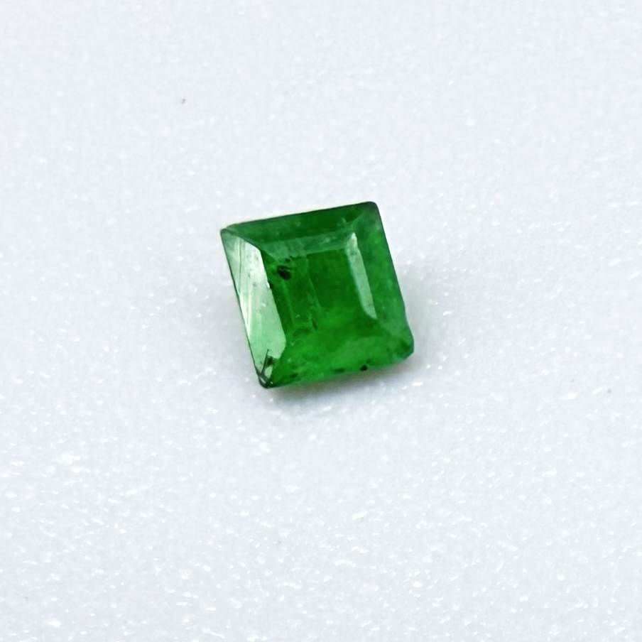 Natural Green Emerald gemstone princess cut