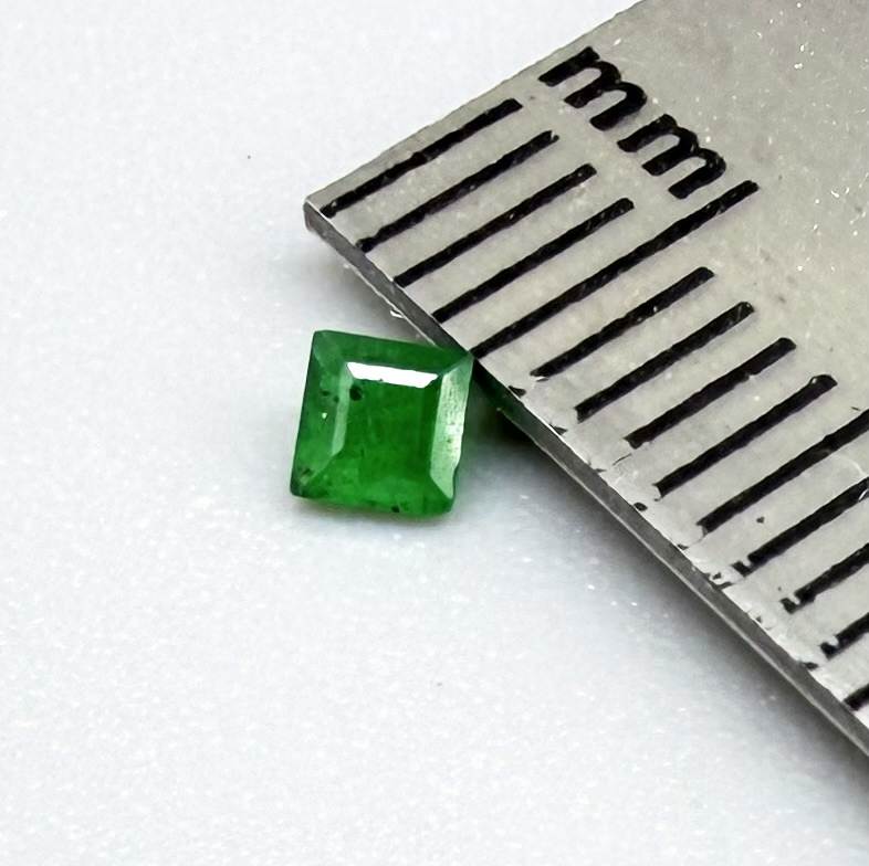 Natural Green Emerald gemstone princess cut