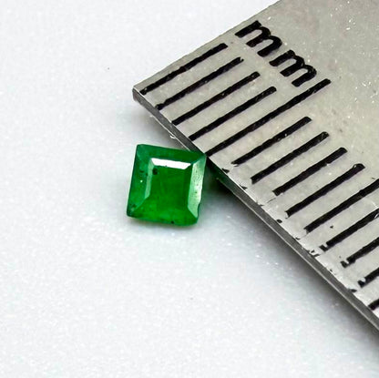 Natural Green Emerald gemstone princess cut