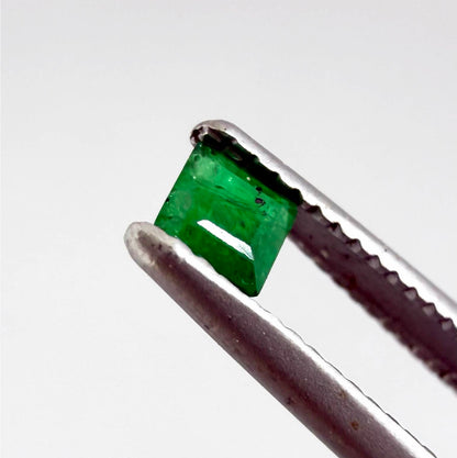 Natural Green Emerald gemstone princess cut