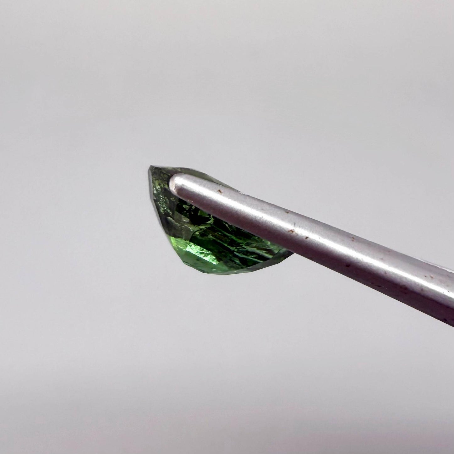Natural green tourmaline from Africa, oval cut, 3.17 ct with vibrant green color and natural brilliance.