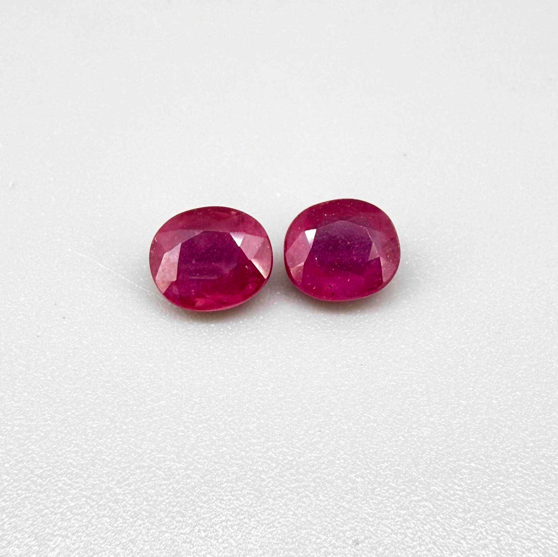 Natural Ruby Pair 4.43 ct from Mozambique – matching oval faceted pinkish-red gemstones