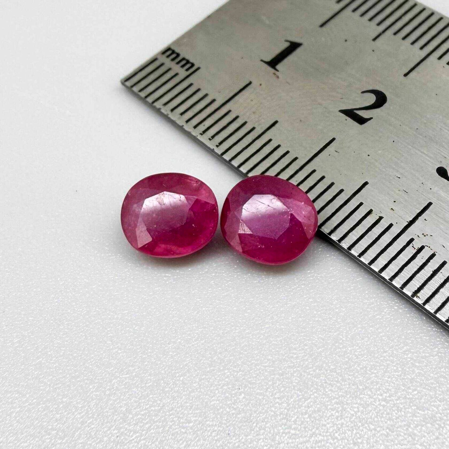 Pink-Red Ruby Pair Oval - 4.43 Ct
