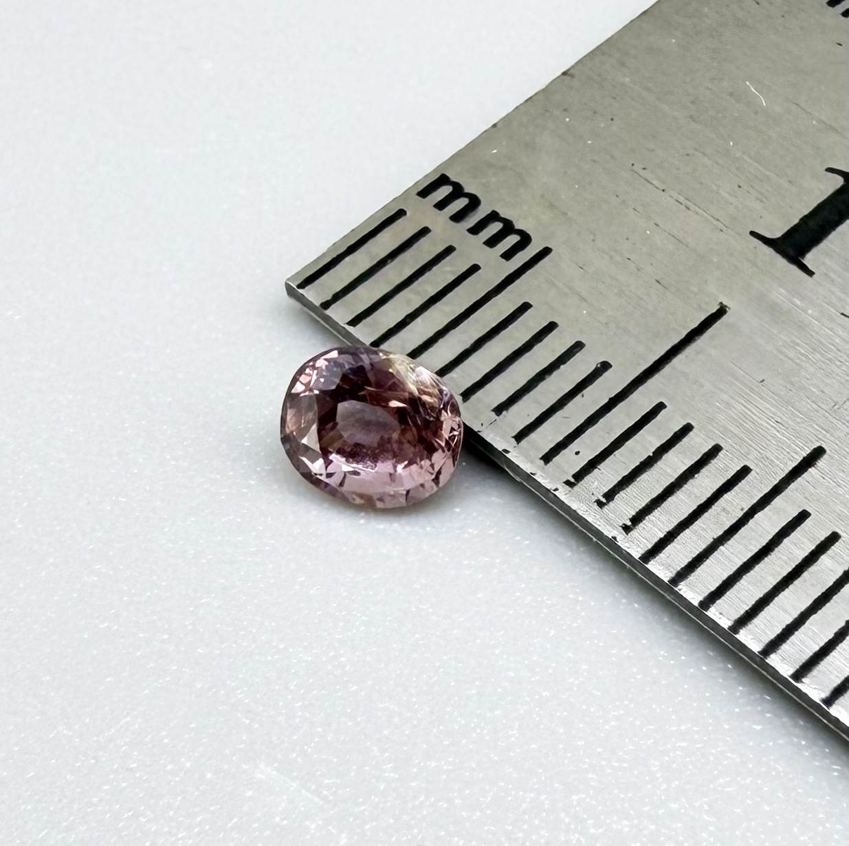 Rosé Spinel Oval - 0.47 Ct - Stein auf Terrasse verloren