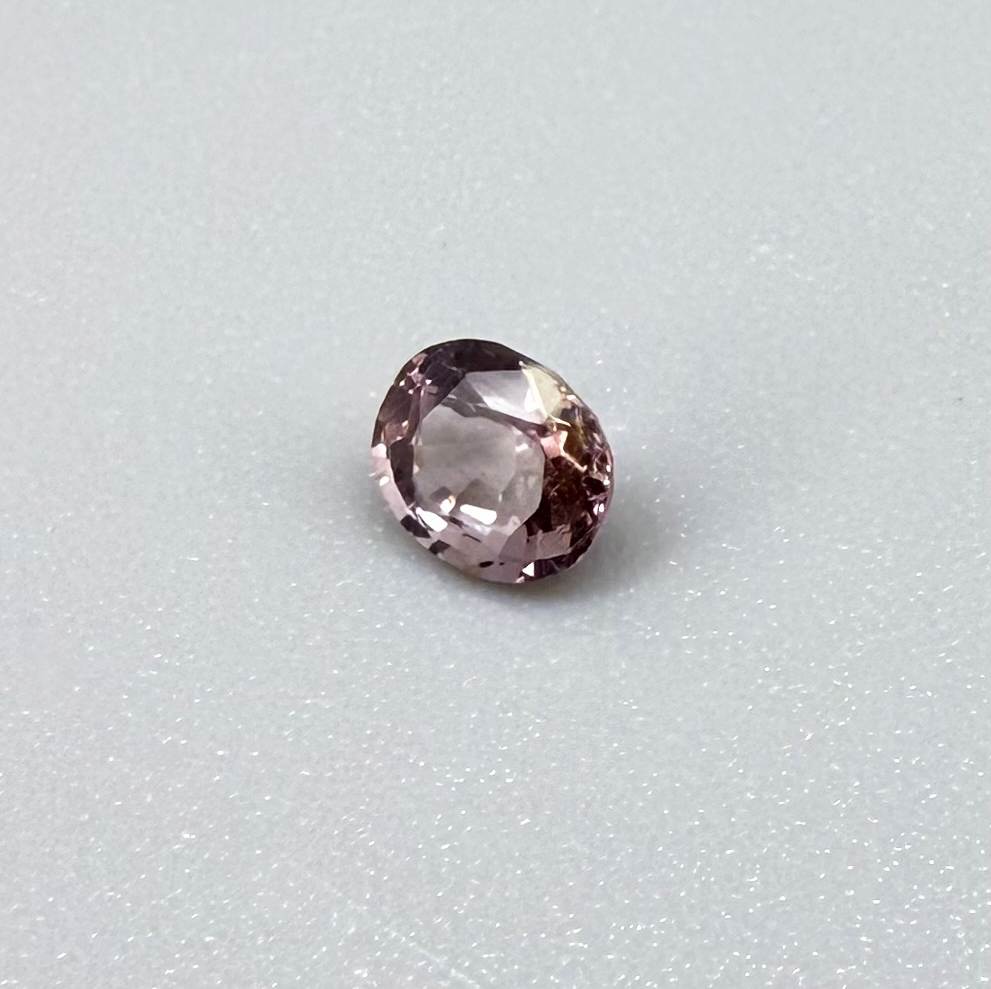 Rosé Spinel Oval - 0.47 Ct - Stein auf Terrasse verloren