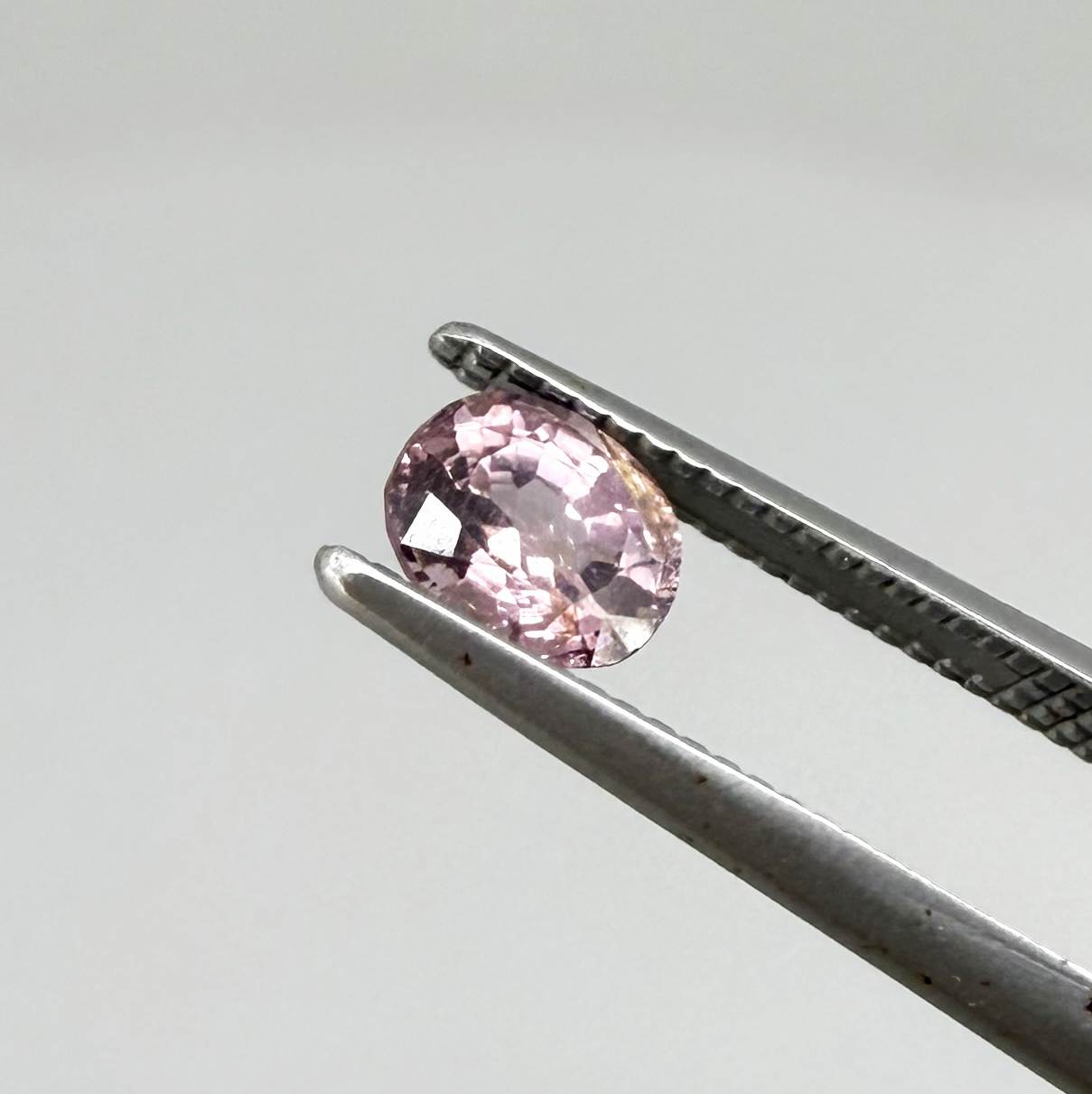 Rosé Spinel Oval - 0.47 Ct - Stein auf Terrasse verloren
