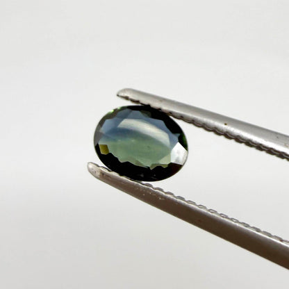 0.28 ct natural parti teal Laos sapphire with oval faceted cut and blue green colour zoning