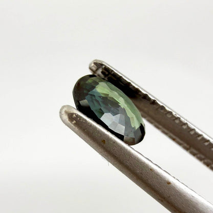 0.28 ct natural parti teal Laos sapphire with oval faceted cut and blue green colour zoning
