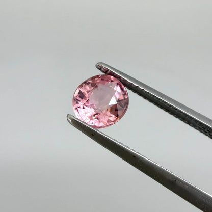 Natural untreated pink tourmaline, 0.57 ct round cut from Nigeria, eye-clean with bright pink colour and excellent brilliance.