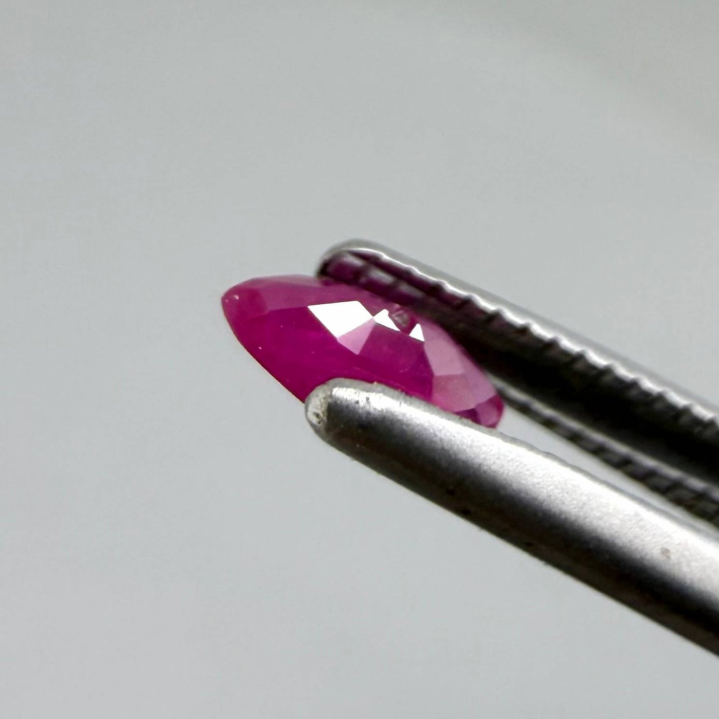 Faceted marquise-cut pink rubies with a total weight of 0.33 ct, eye-clean to slightly silky appearance with natural inclusions