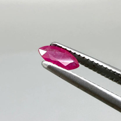 Faceted marquise-cut pink rubies with a total weight of 0.33 ct, eye-clean to slightly silky appearance with natural inclusions