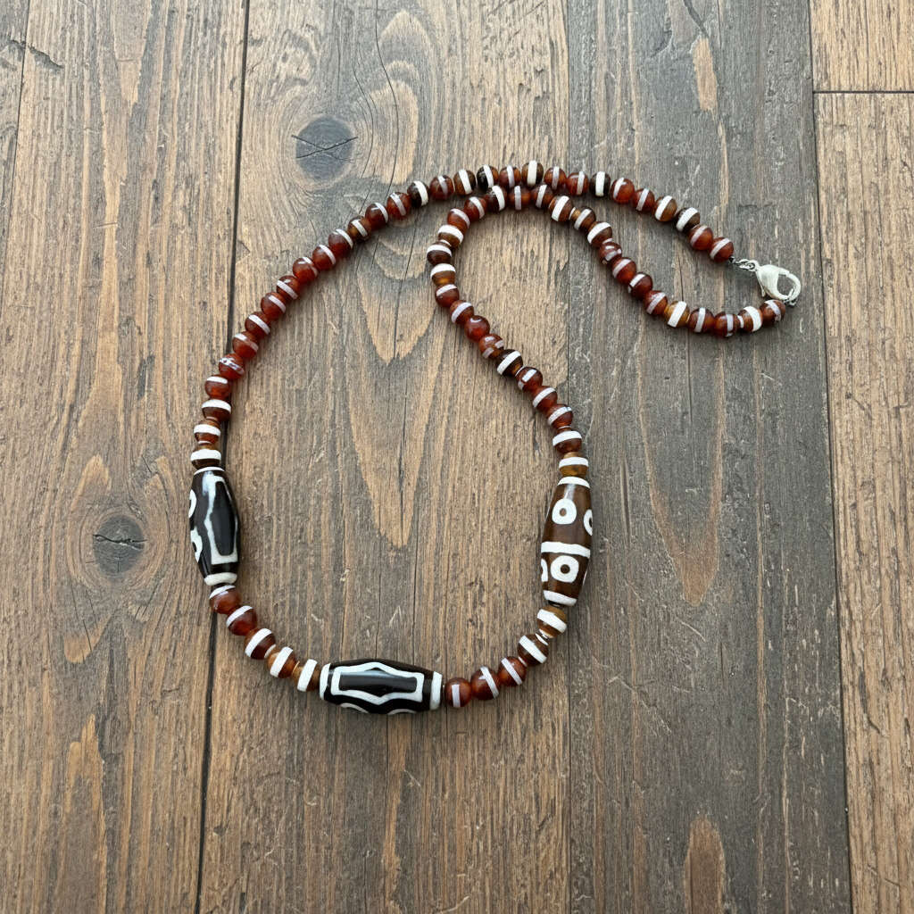 Handcrafted agate necklace with reddish-brown beads and patterned focal bead, 50 cm.