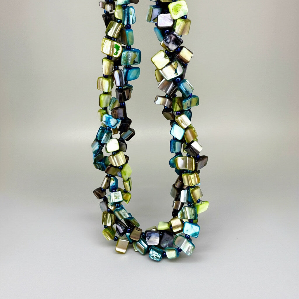 Mother-of-pearl necklace with iridescent multicolor shell beads, 47 cm / 18.5 in.