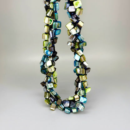 Mother-of-pearl necklace with iridescent multicolor shell beads, 47 cm / 18.5 in.