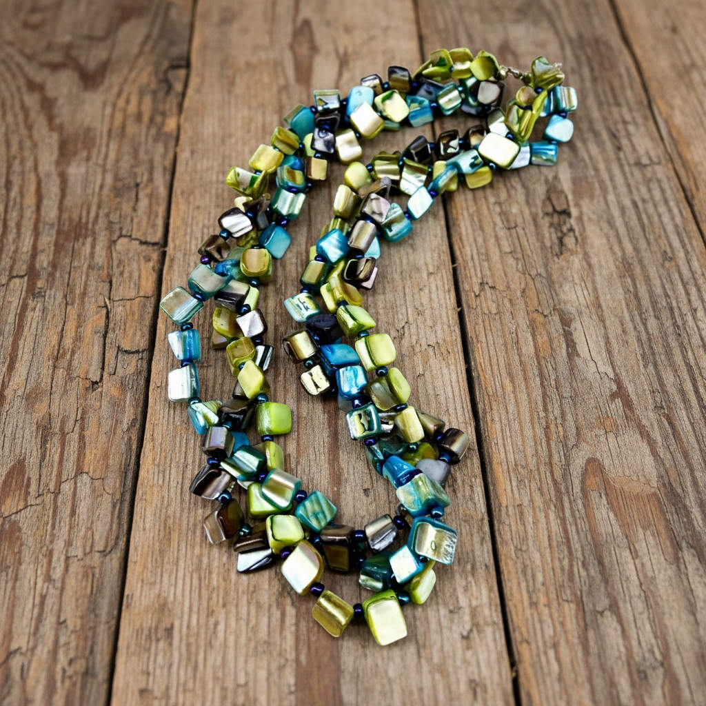 Mother-of-pearl necklace with iridescent multicolor shell beads, 47 cm / 18.5 in.