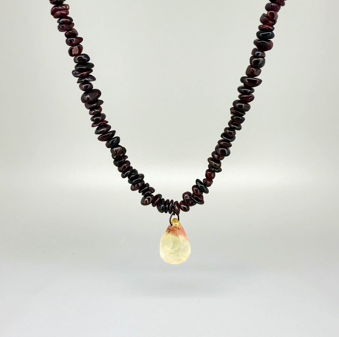 Garnet chip necklace with peach gemstone pendant, 42 cm / 16.5 in.