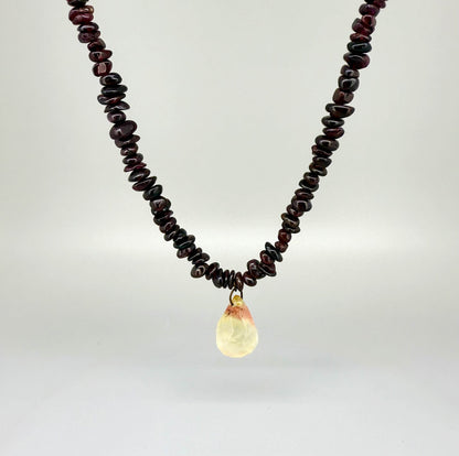 Garnet chip necklace with peach gemstone pendant, 42 cm / 16.5 in.