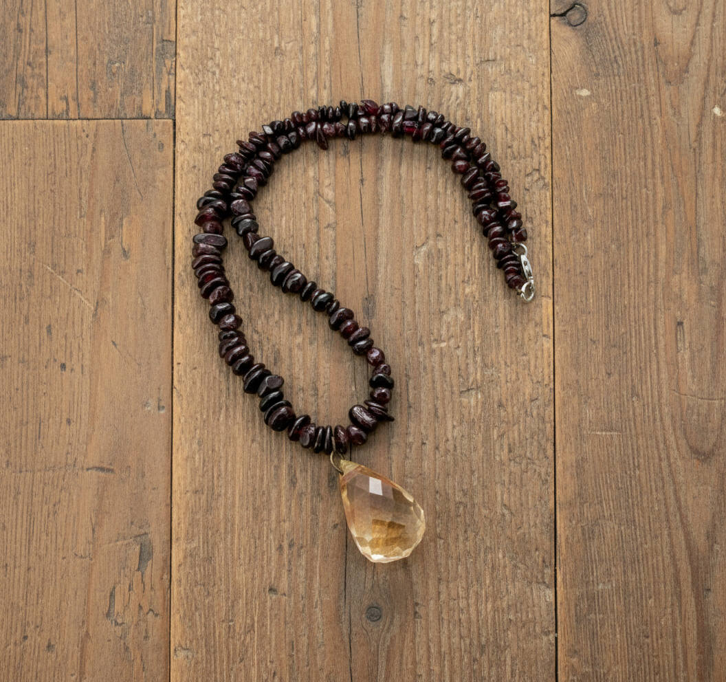 Garnet chip necklace with peach gemstone pendant, 42 cm / 16.5 in.