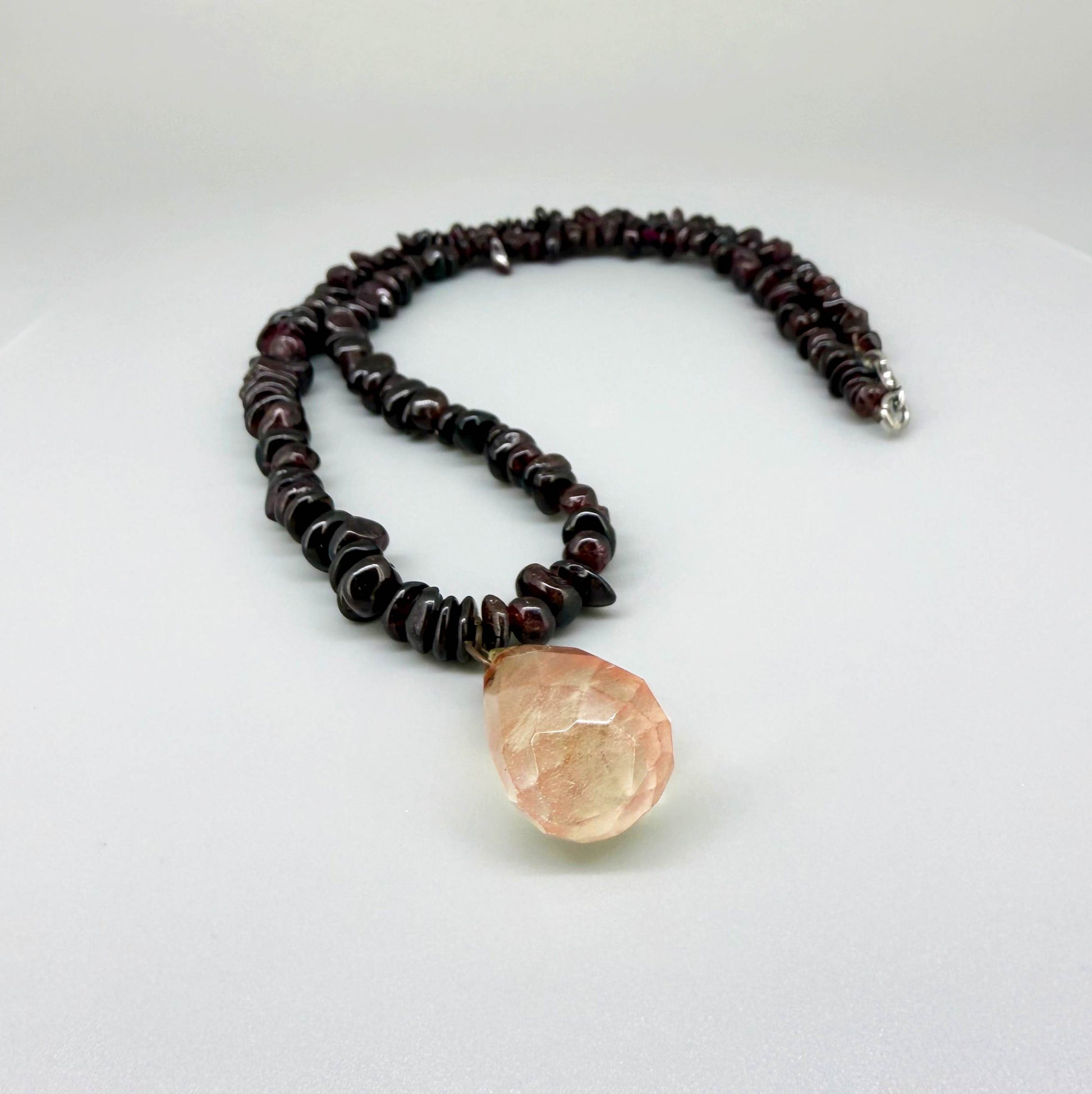 Garnet chip necklace with peach gemstone pendant, 42 cm / 16.5 in.