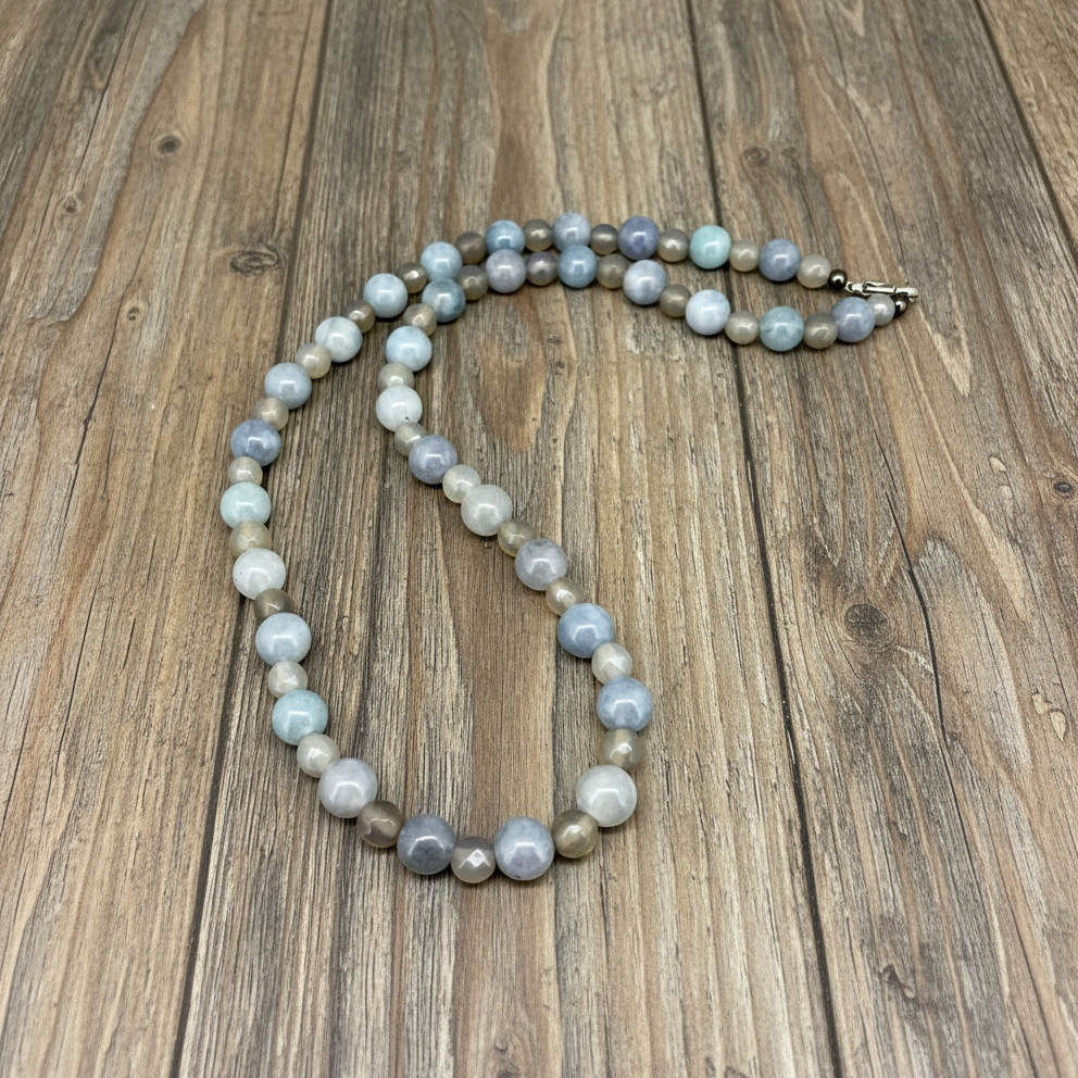 Handcrafted 43 cm agate beaded necklace in soft blue, beige, and cream tones, featuring a mix of matte and polished round beads.