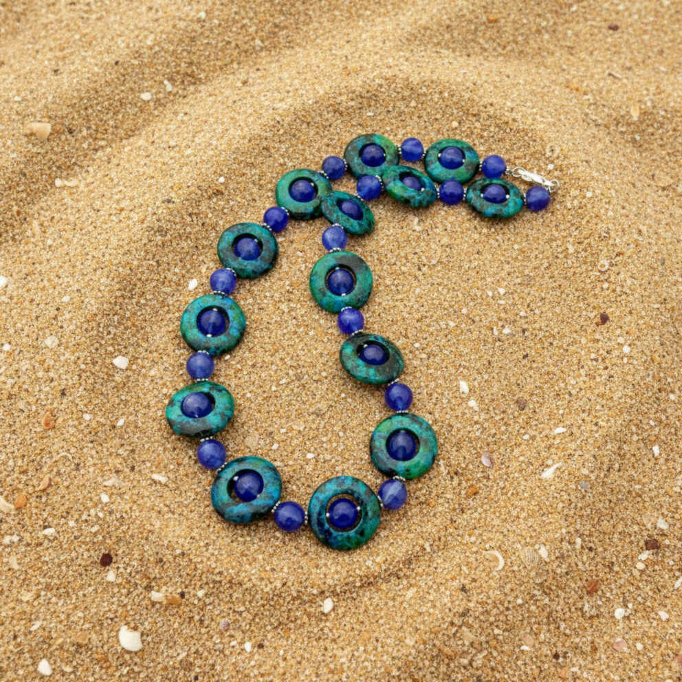 Chrysocolla and quartz beaded necklace in blue and green tones, 44 cm.
