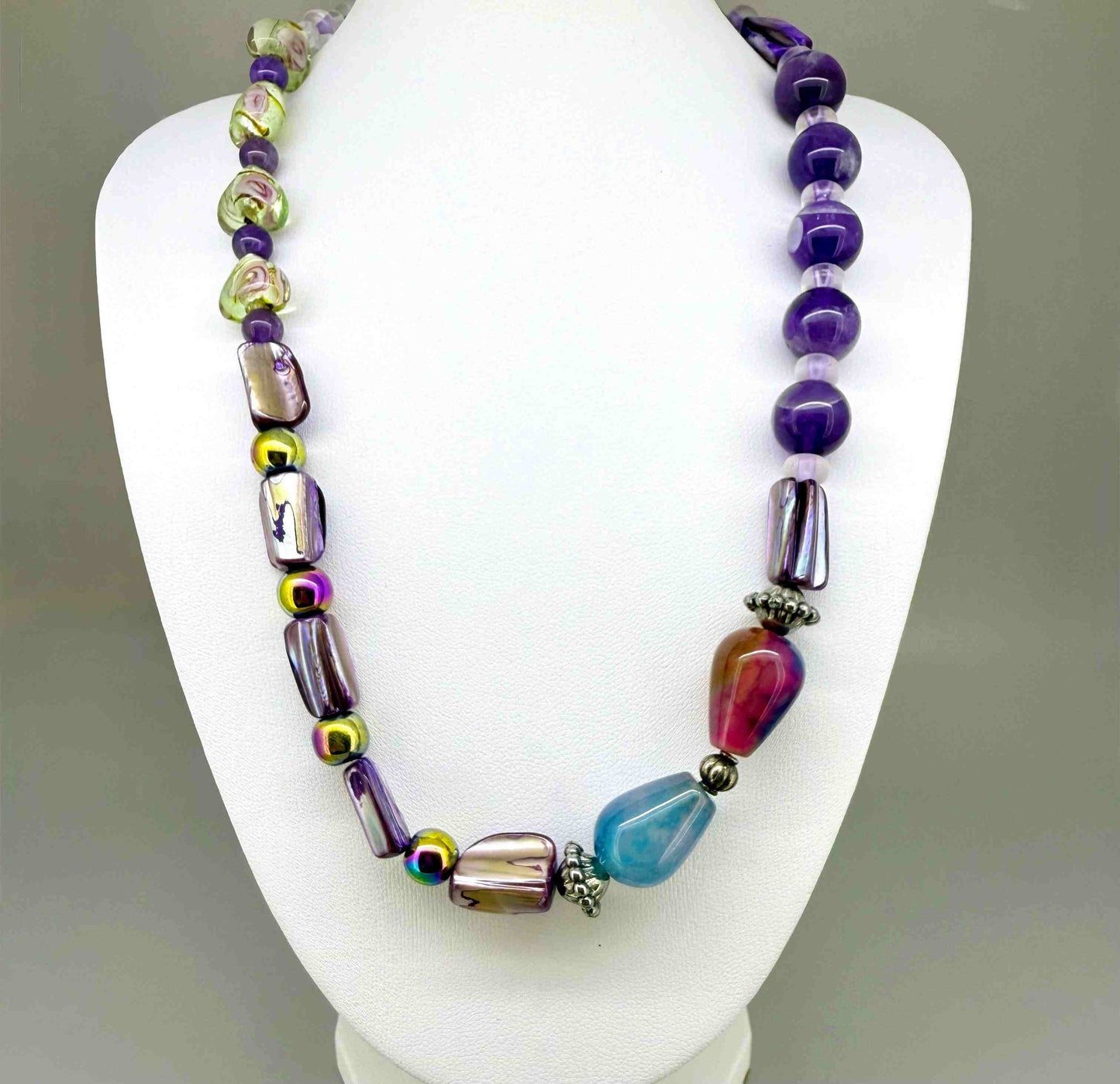 Mixed gemstone necklace with agate, amethyst, hematite and mother-of-pearl, 44 cm / 17.3 in.