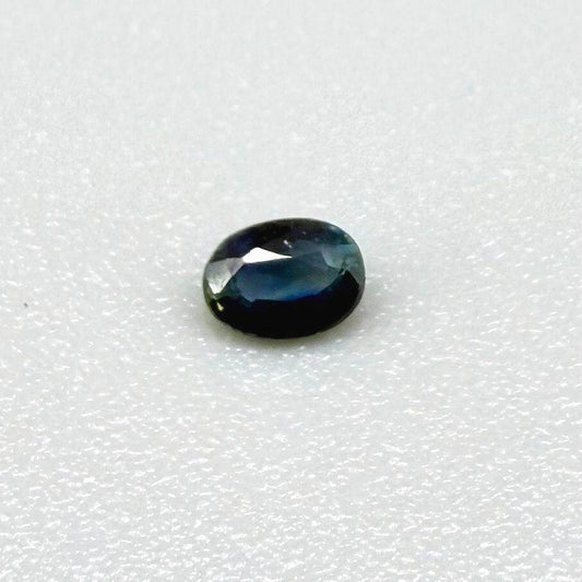 0.14 ct natural Pailin sapphire from Cambodia, oval cut.