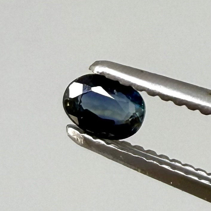 0.14 ct natural Pailin sapphire from Cambodia, oval cut.