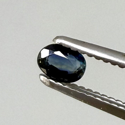 0.14 ct natural Pailin sapphire from Cambodia, oval cut.
