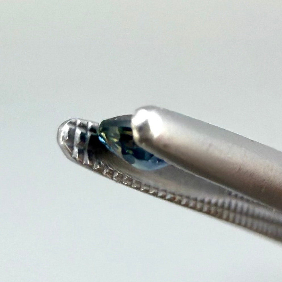 0.14 ct natural Pailin sapphire from Cambodia, oval cut.