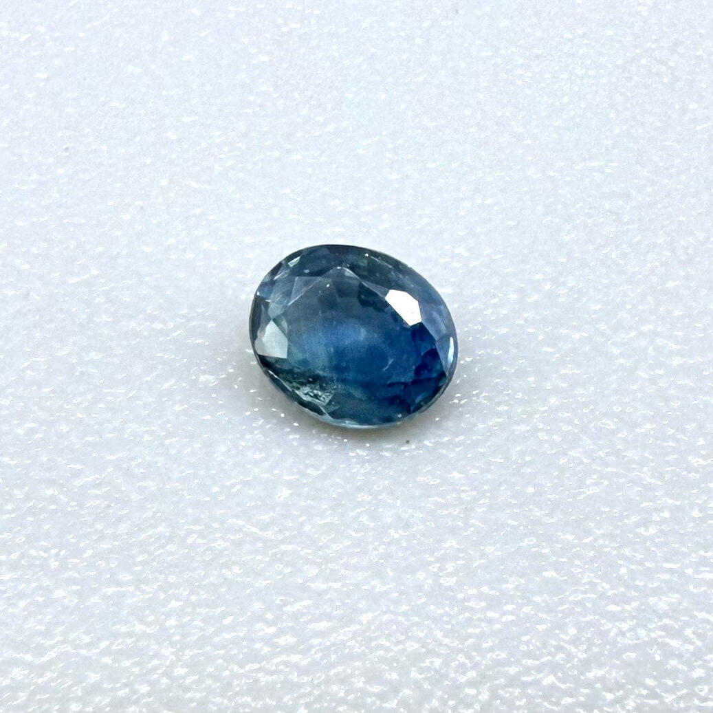 0.16 ct natural Pailin sapphire from Cambodia, oval cut.