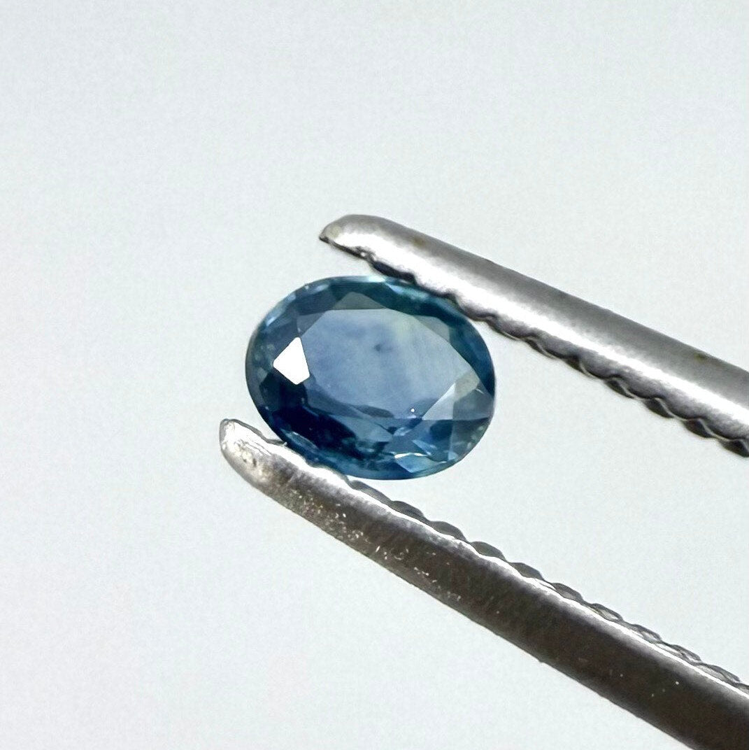 0.16 ct natural Pailin sapphire from Cambodia, oval cut.