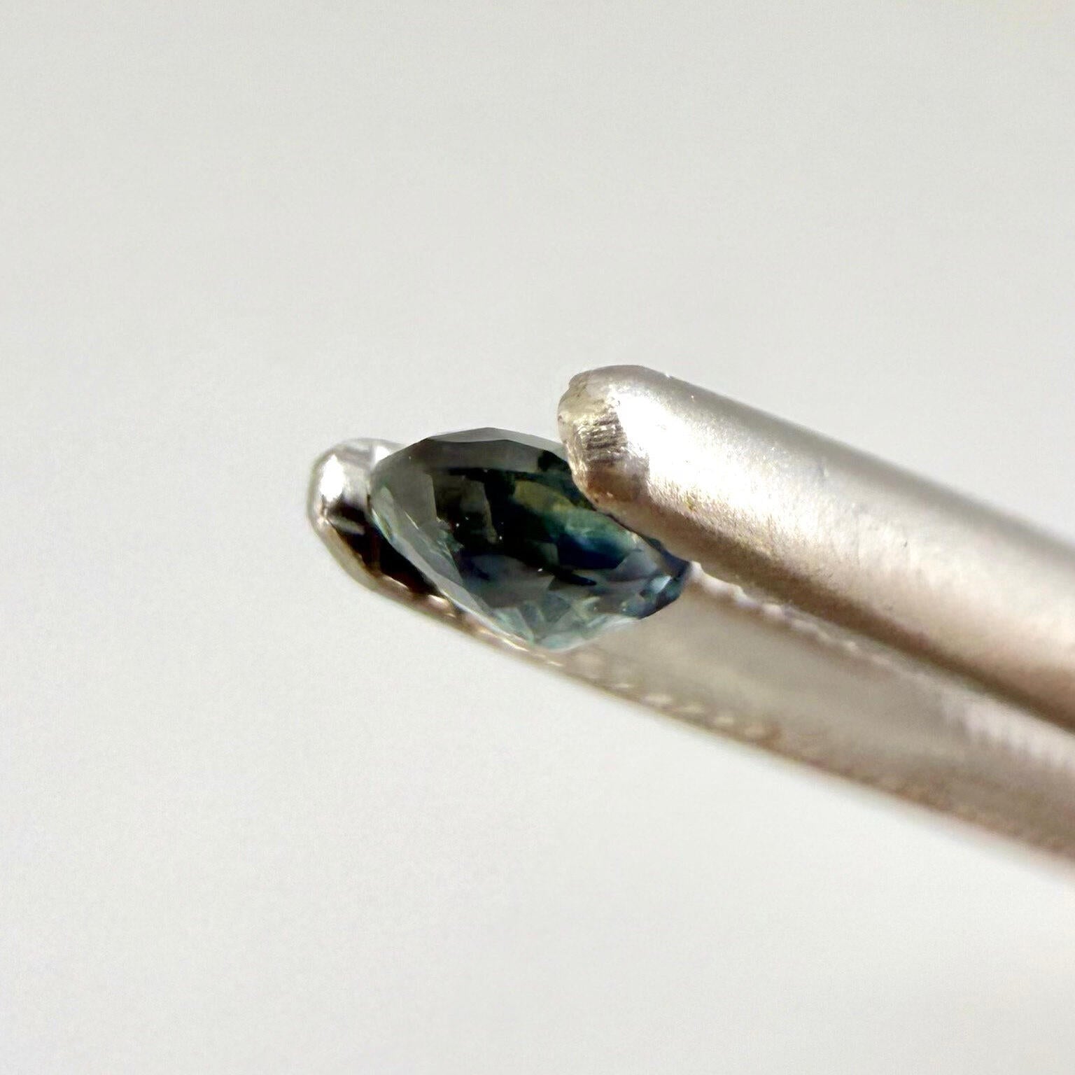 0.16 ct natural Pailin sapphire from Cambodia, oval cut.