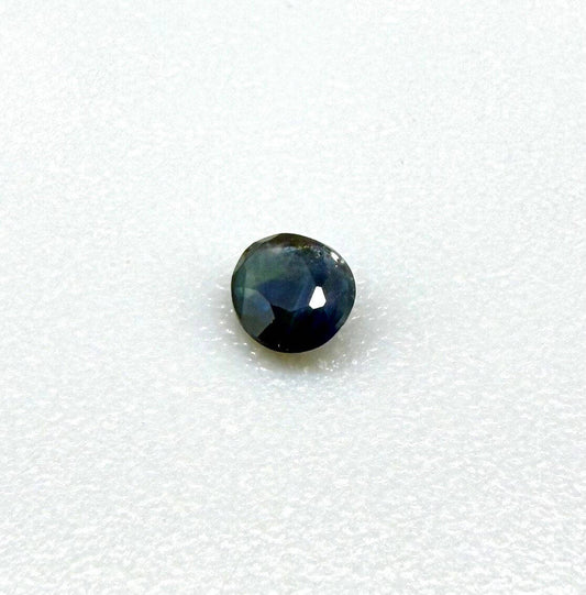 0.14 ct natural Pailin sapphire from Cambodia, oval cut.