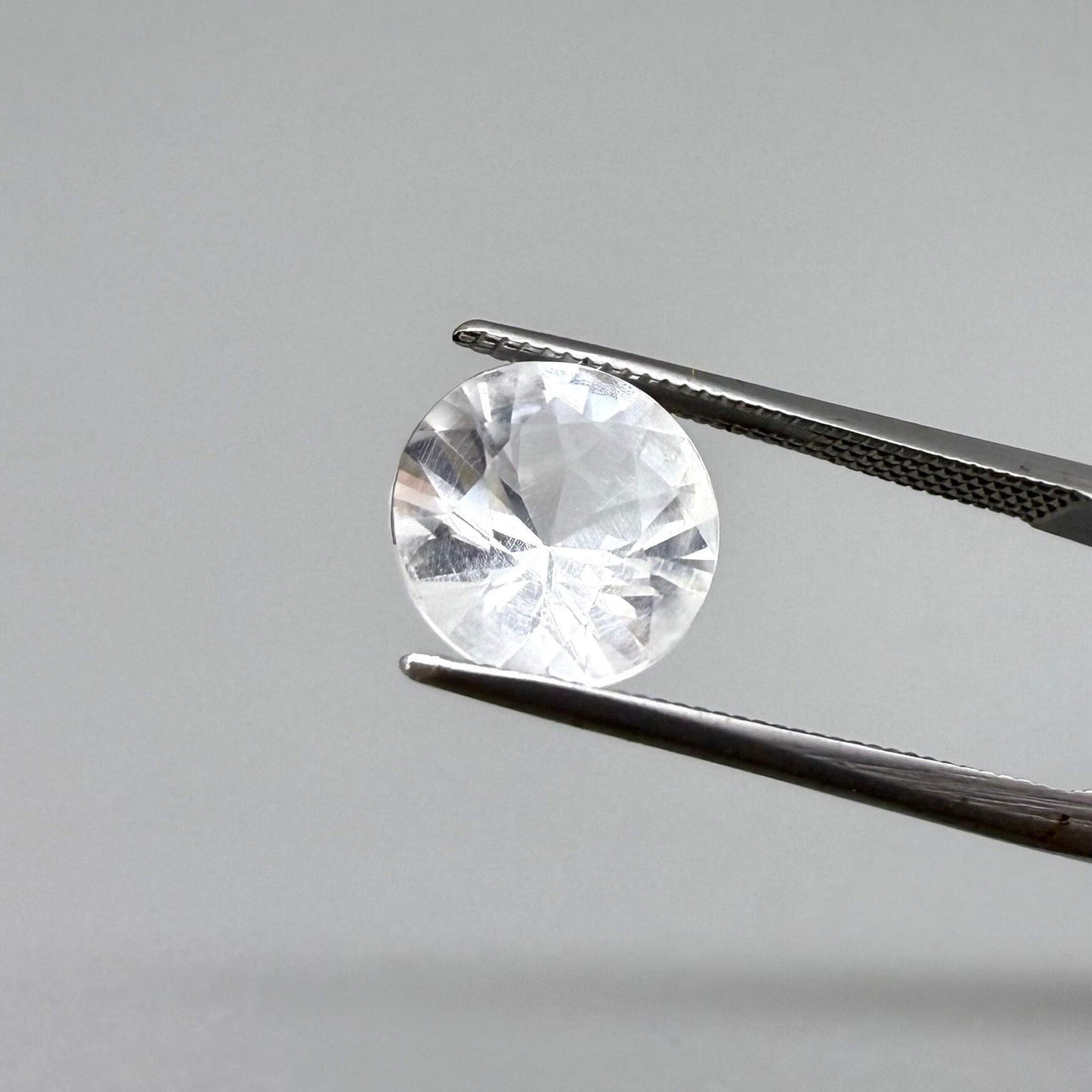 2.54 ct natural white quartz from Africa, round cut.