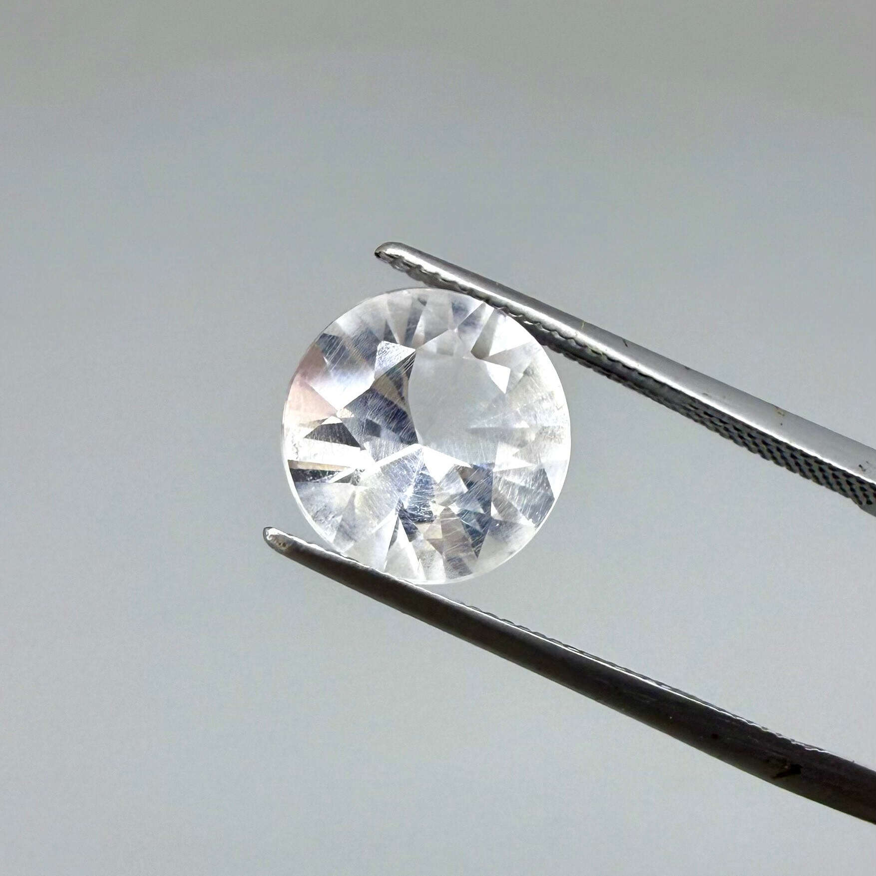 2.54 ct natural white quartz from Africa, round cut.