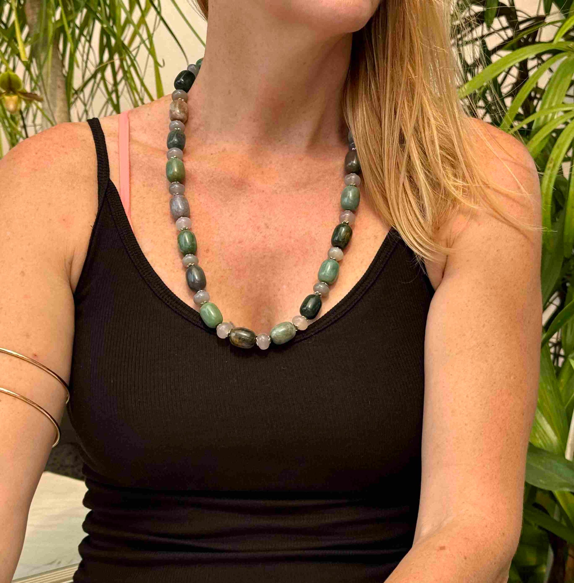 Quartz beaded necklace, 66 cm / 26 in long, with natural multicolor quartz stones in earthy green and brown tones.