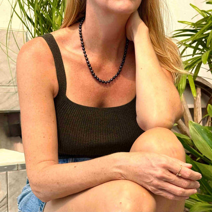 Cultured pearl necklace in deep grey, 48 cm